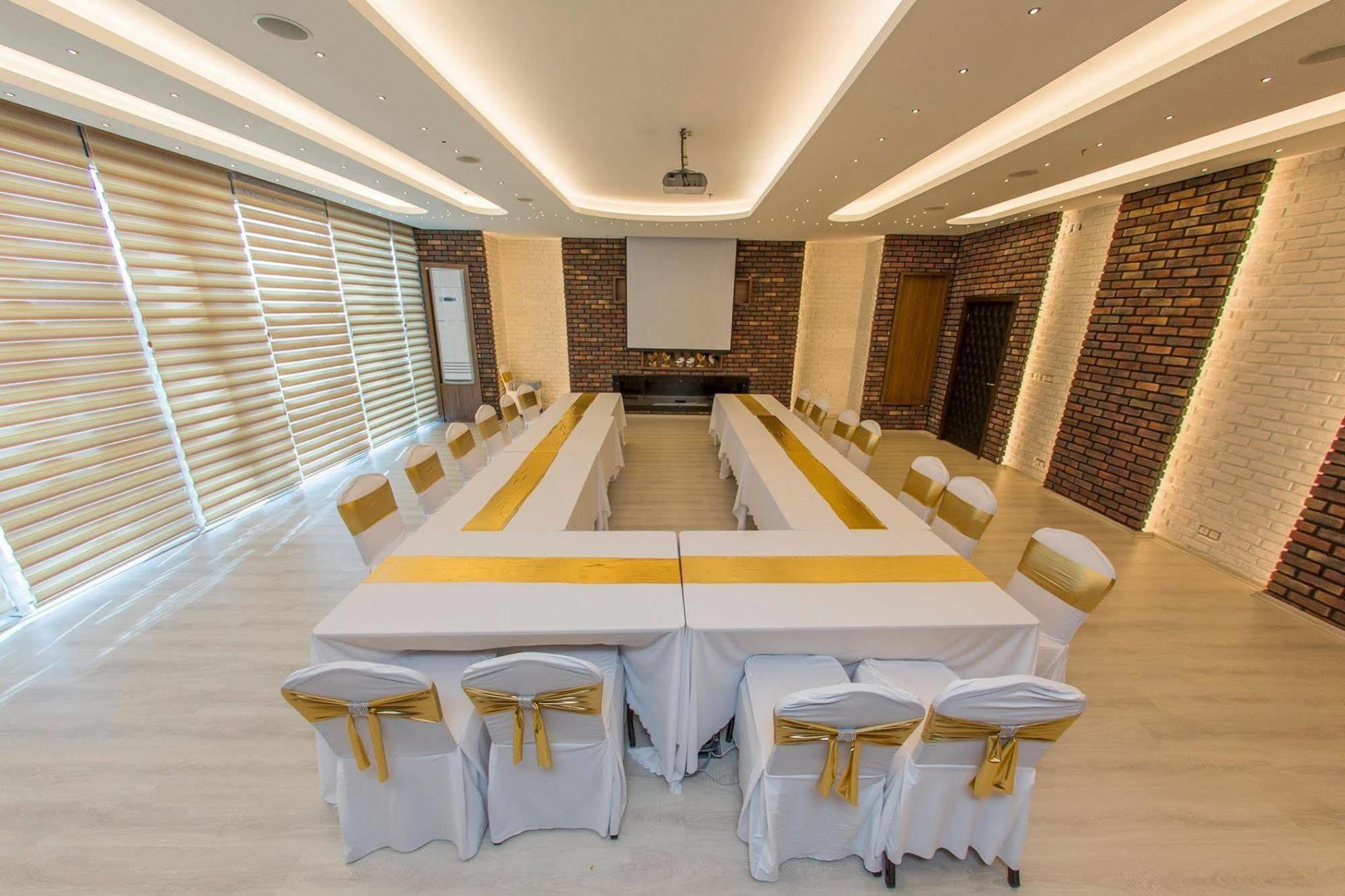 Gherdan Gold Hotel Коня Екстериор снимка